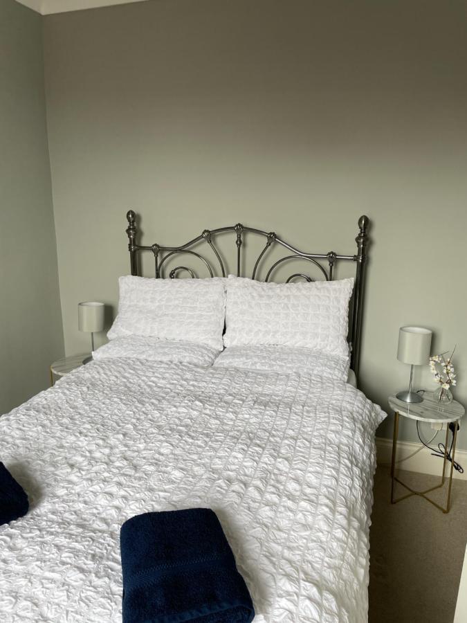 Period Two-bed House, Next To River And Apartment *