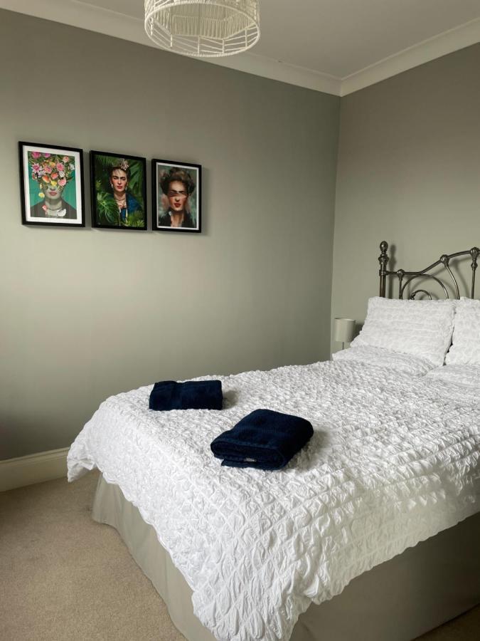 Period Two-bed House, Next To River And Apartamento *